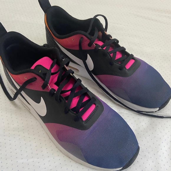 Looking to sell fast - Nike Air Max Tavas Sunset - Picture 1 of 5